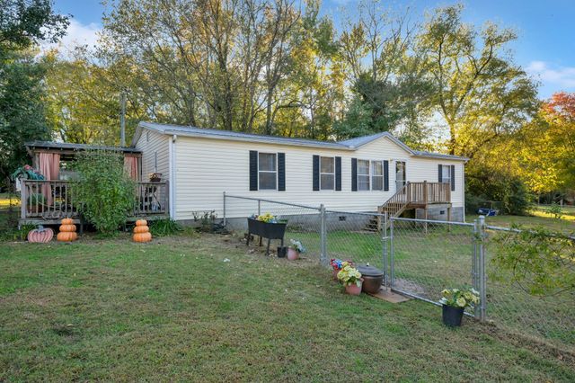 944 Deason Rd, Dickson, TN 37055