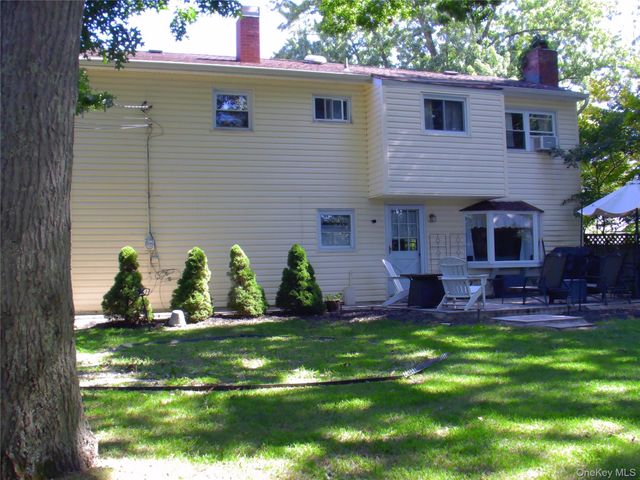 1288 Waverly Avenue, Farmingville, NY 11738