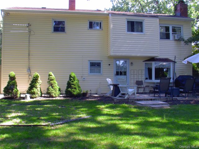1288 Waverly Avenue, Farmingville, NY 11738