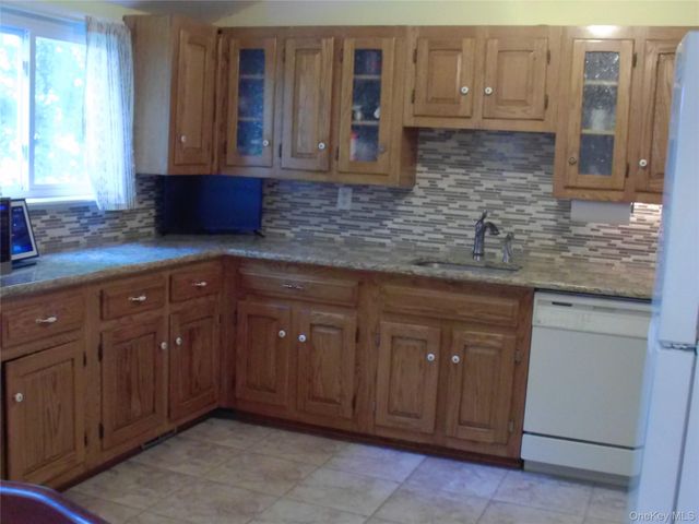 1288 Waverly Avenue, Farmingville, NY 11738