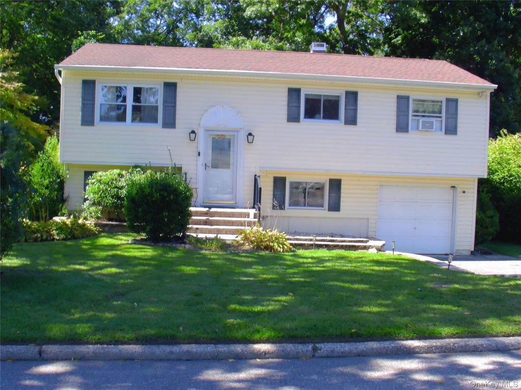 1288 Waverly Avenue, Farmingville, NY 11738