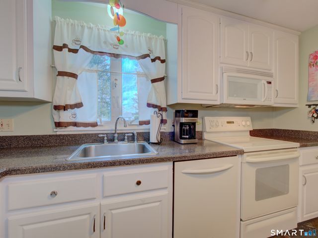 41 Sawka Drive, East Hartford, CT 06118