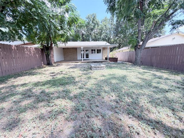 407 Ivy Way, Garland, TX 75043