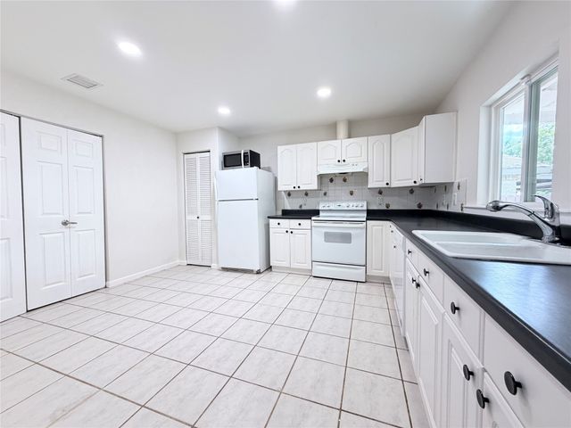 407 Ivy Way, Garland, TX 75043