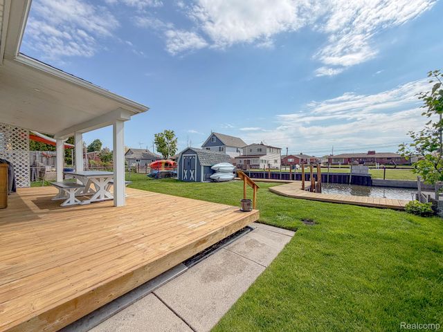 37884 Maplehill Street, Harrison Charter Township, MI 48045