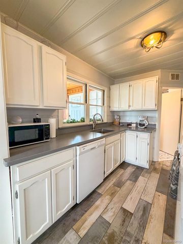 37884 Maplehill Street, Harrison Charter Township, MI 48045