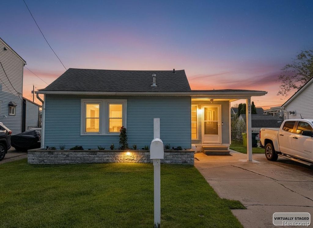 37884 Maplehill Street, Harrison Charter Township, MI 48045
