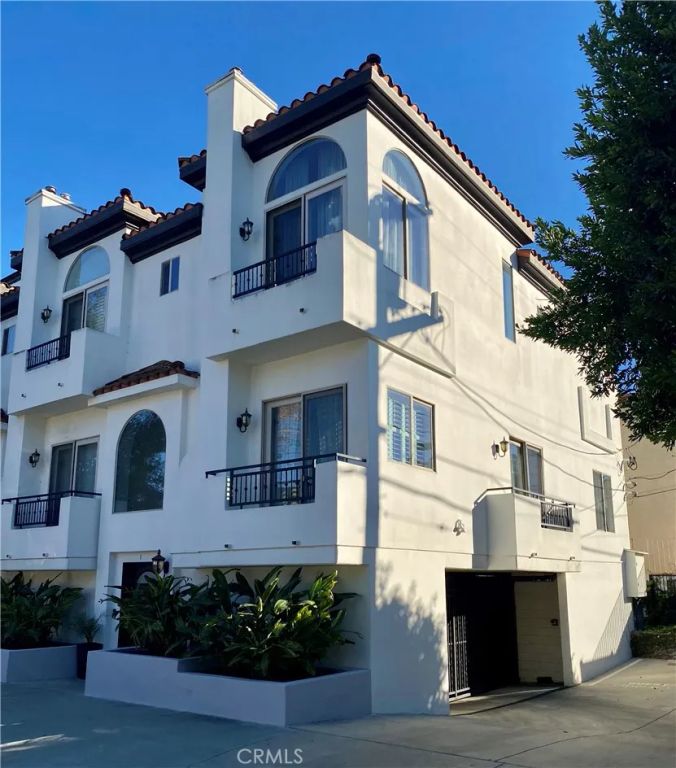 5027 Colfax Avenue 1, Valley Village, CA 91601