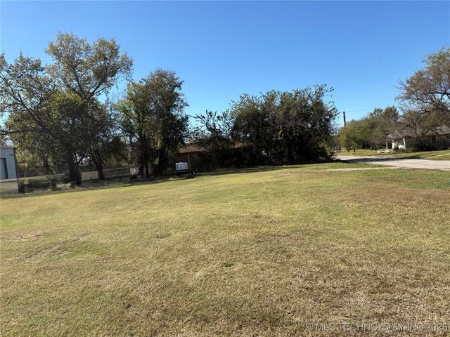 1116 E Randolph Street, Okmulgee, OK 74447