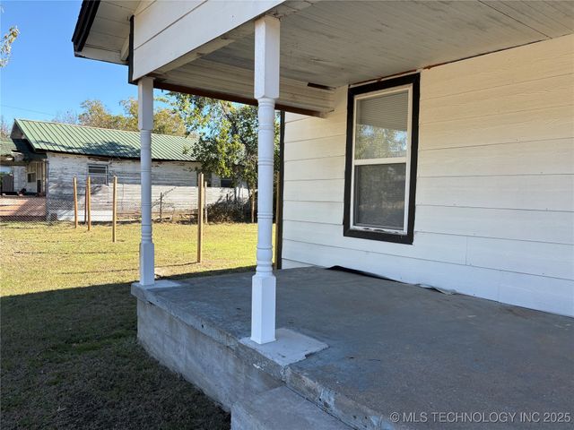 1116 E Randolph Street, Okmulgee, OK 74447