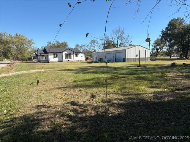 1116 E Randolph Street, Okmulgee, OK 74447