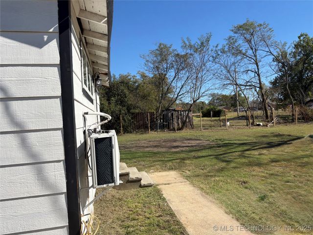 1116 E Randolph Street, Okmulgee, OK 74447