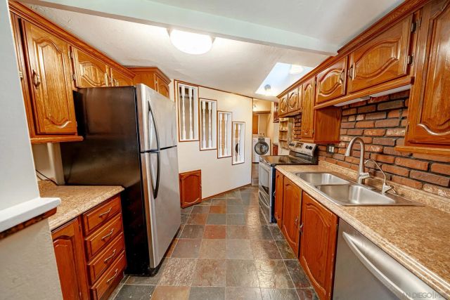 124 South Ln, El Cajón, CA 92021