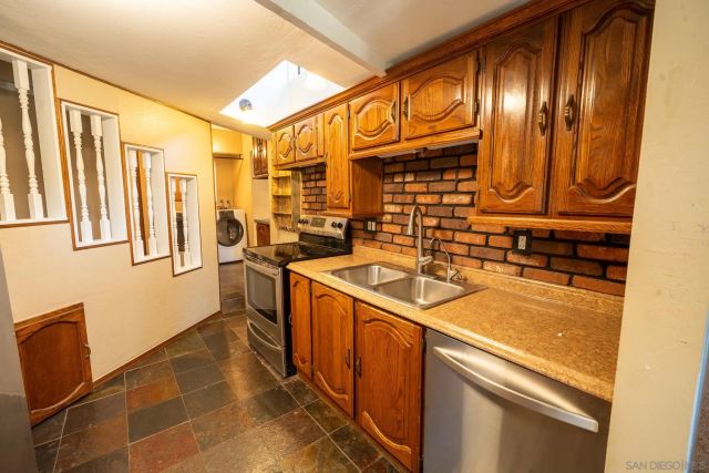 124 South Ln, El Cajón, CA 92021