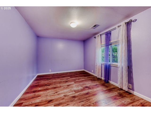 8426 Ne WYGANT St, Portland, OR 97220