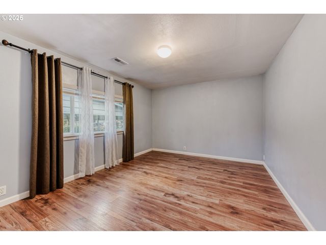 8426 Ne WYGANT St, Portland, OR 97220