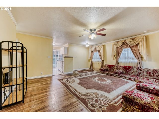 8426 Ne WYGANT St, Portland, OR 97220