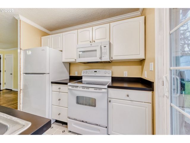 8426 Ne WYGANT St, Portland, OR 97220