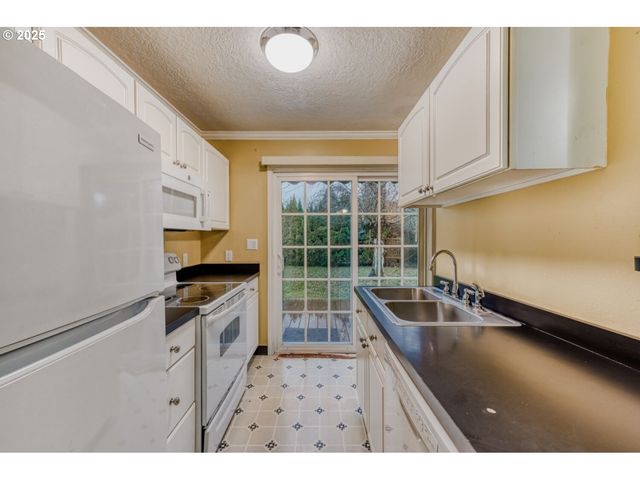 8426 Ne WYGANT St, Portland, OR 97220