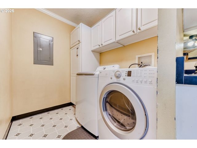 8426 Ne WYGANT St, Portland, OR 97220