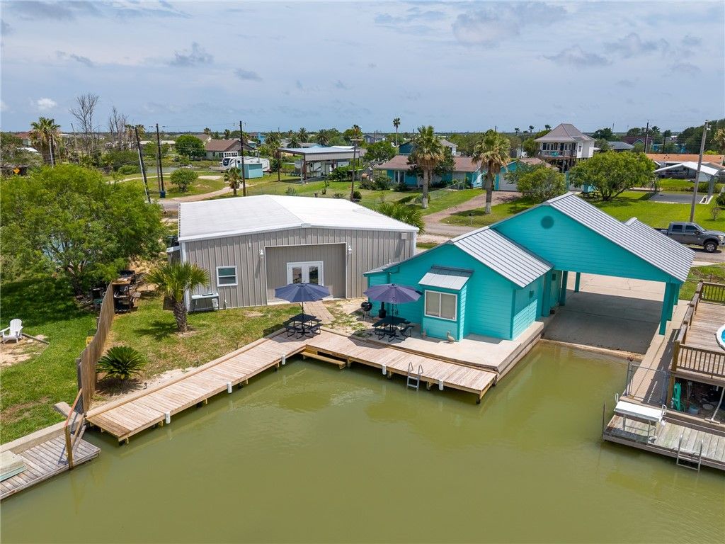 220 W Sagebrush St, Rockport, TX 78382 — exterior