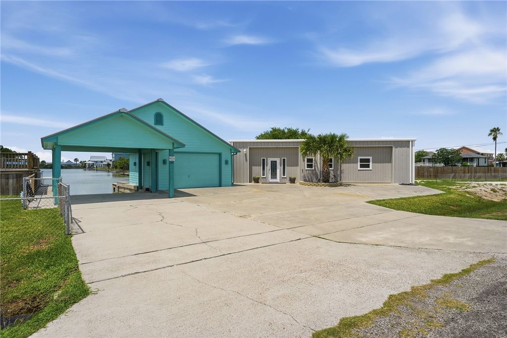 220 W Sagebrush St, Rockport, TX 78382 — photo 2
