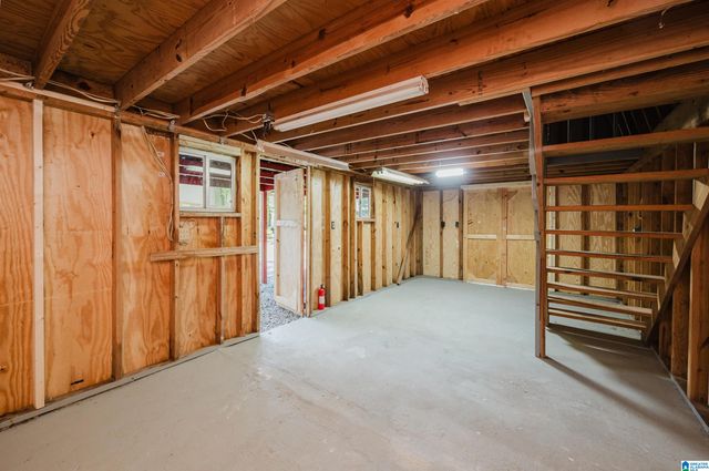 2105 MERRY DRIVE NE, Birmingham, AL 35215