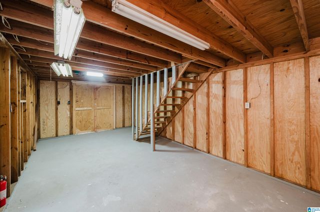 2105 MERRY DRIVE NE, Birmingham, AL 35215