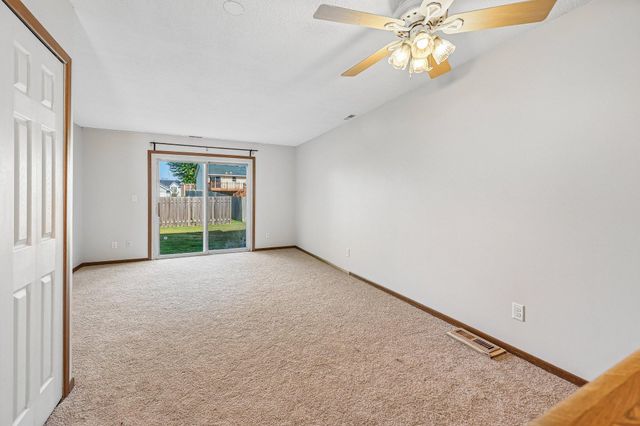 846 Woodgate Drive 213, Vadnais Heights, MN 55127