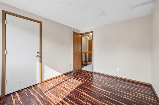 846 Woodgate Drive 213, Vadnais Heights, MN 55127