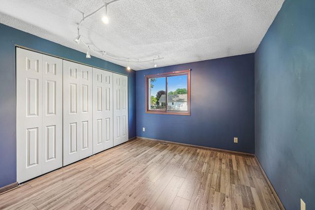 846 Woodgate Drive 213, Vadnais Heights, MN 55127