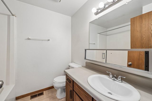 846 Woodgate Drive 213, Vadnais Heights, MN 55127