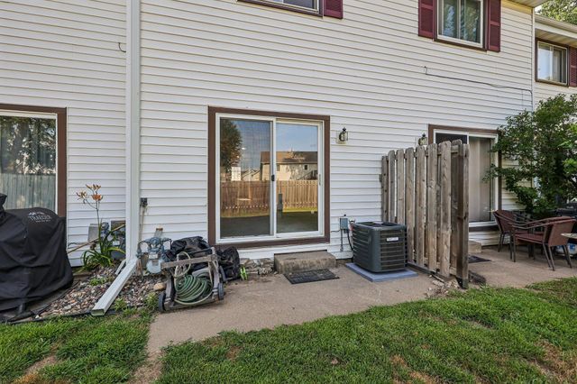 846 Woodgate Drive 213, Vadnais Heights, MN 55127