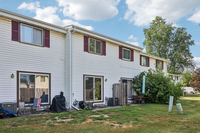 846 Woodgate Drive 213, Vadnais Heights, MN 55127