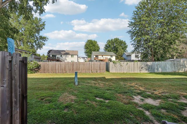 846 Woodgate Drive 213, Vadnais Heights, MN 55127