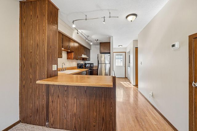 846 Woodgate Drive 213, Vadnais Heights, MN 55127