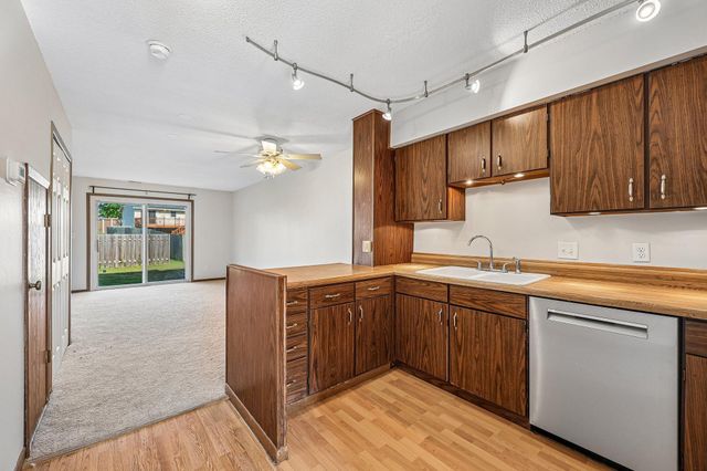 846 Woodgate Drive 213, Vadnais Heights, MN 55127