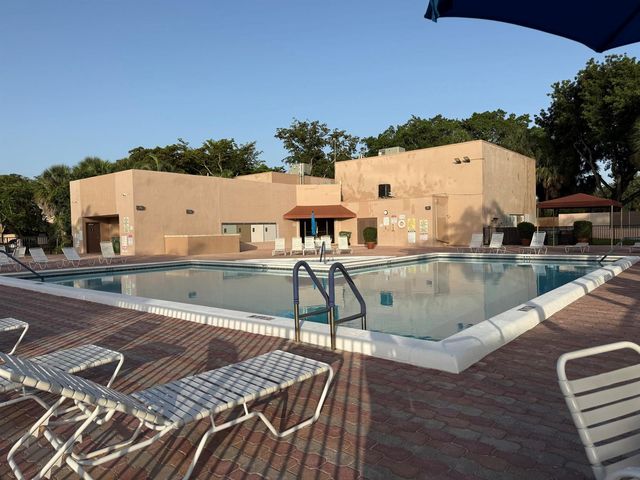 1041 NW 124TH Avenue 1041, Pembroke Pines, FL 33026