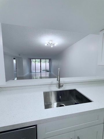 1041 NW 124TH Avenue 1041, Pembroke Pines, FL 33026