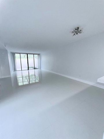 1041 NW 124TH Avenue 1041, Pembroke Pines, FL 33026