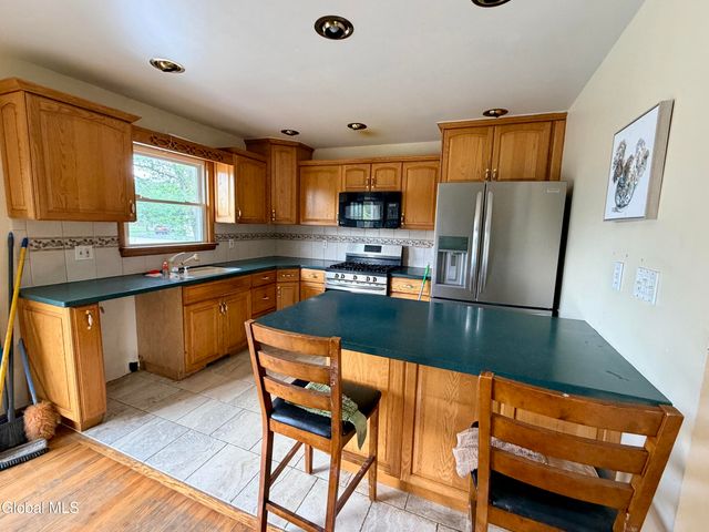 186 Middletown Road, Waterford, NY 12188