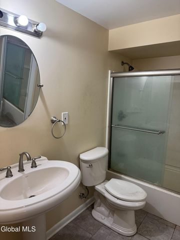 186 Middletown Road, Waterford, NY 12188