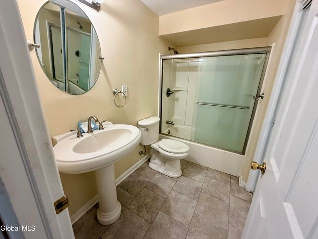 186 Middletown Road, Waterford, NY 12188