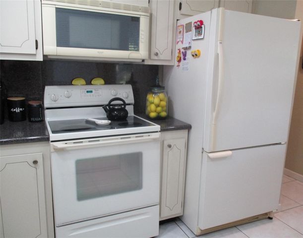 9541 Sunrise Lakes Boulevard 210, Sunrise, FL 33322