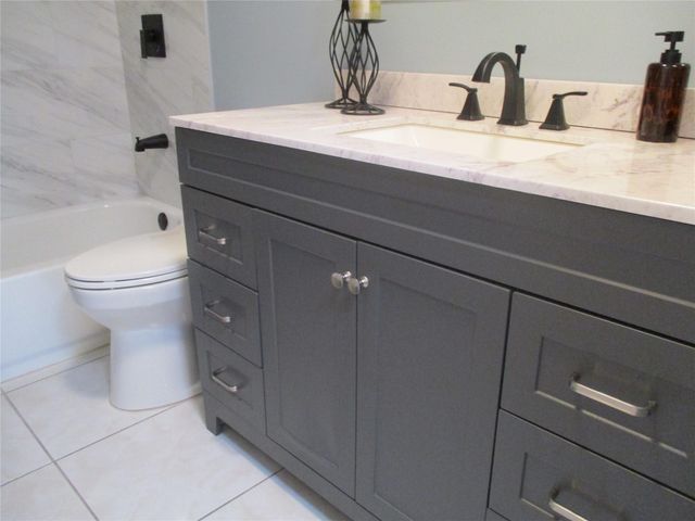 9541 Sunrise Lakes Boulevard 210, Sunrise, FL 33322