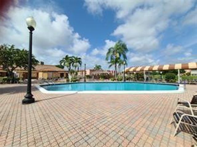 9541 Sunrise Lakes Boulevard 210, Sunrise, FL 33322