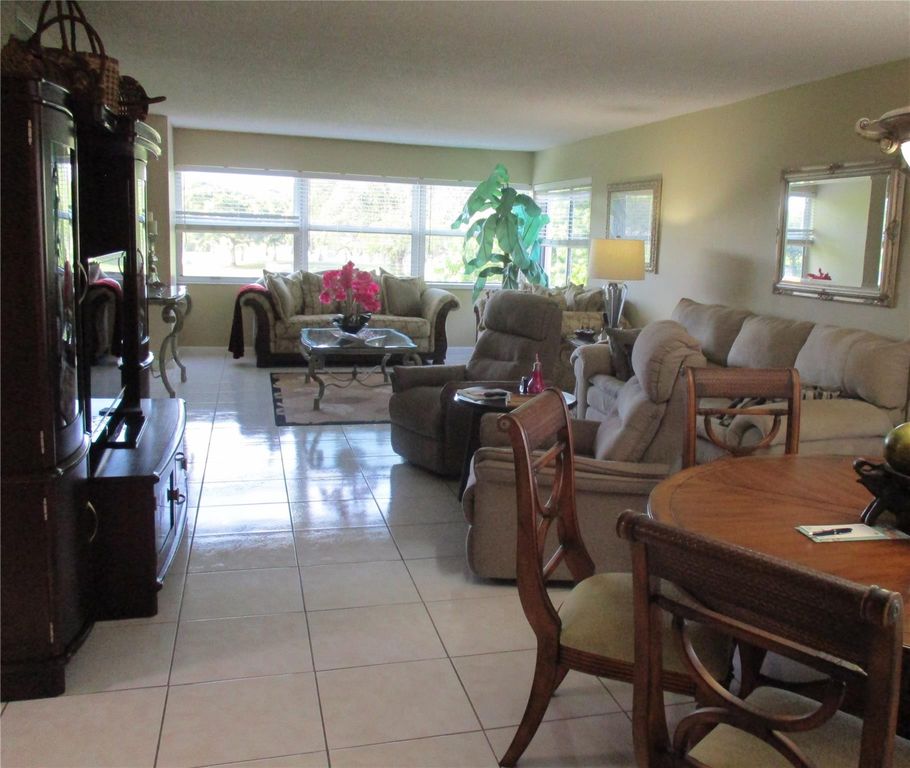 9541 Sunrise Lakes Boulevard 210, Sunrise, FL 33322