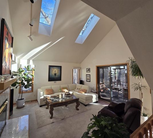 1 White Oaks Lane, Madison, WI 53711