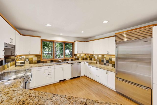 1 White Oaks Lane, Madison, WI 53711