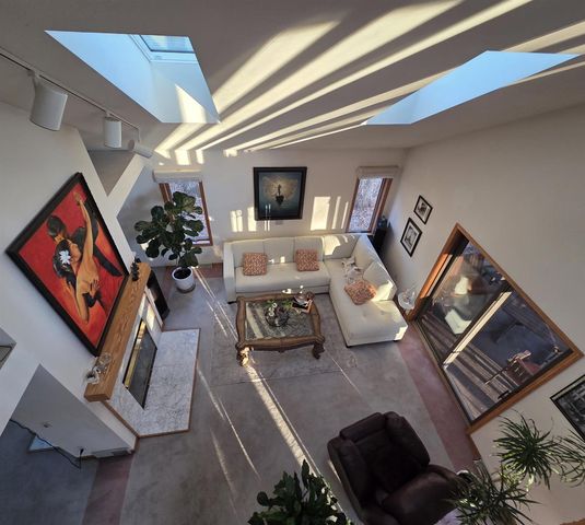 1 White Oaks Lane, Madison, WI 53711